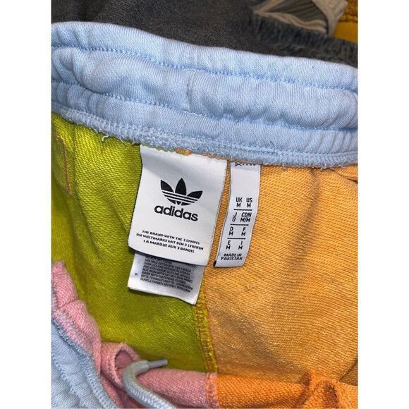 mans adidas Love Unites Bloom Short multicolor Medium - Picture 5 of 5